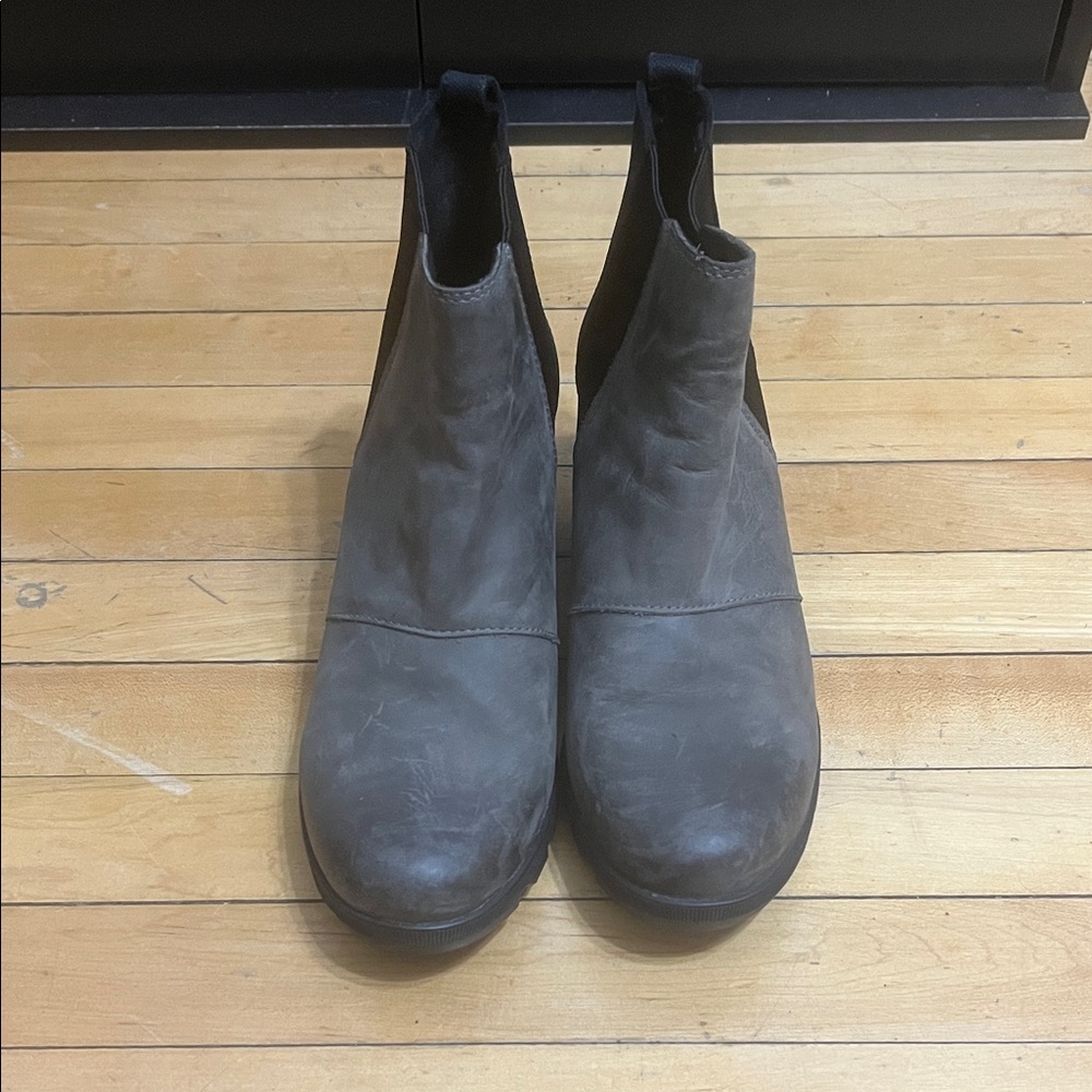 Women’s Gray Boots